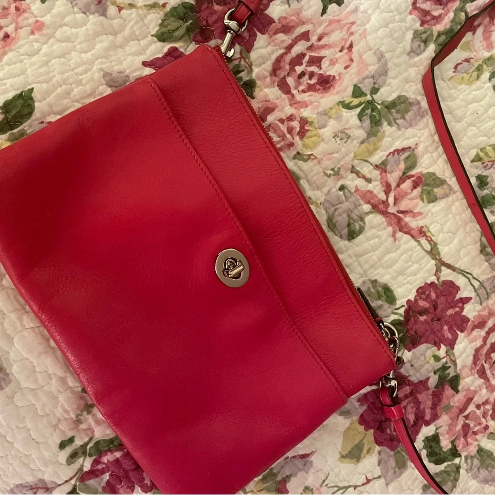 COACH Leather Crossbody Bag. Hot Pink. Excellent condition. - Picture 1 of 13